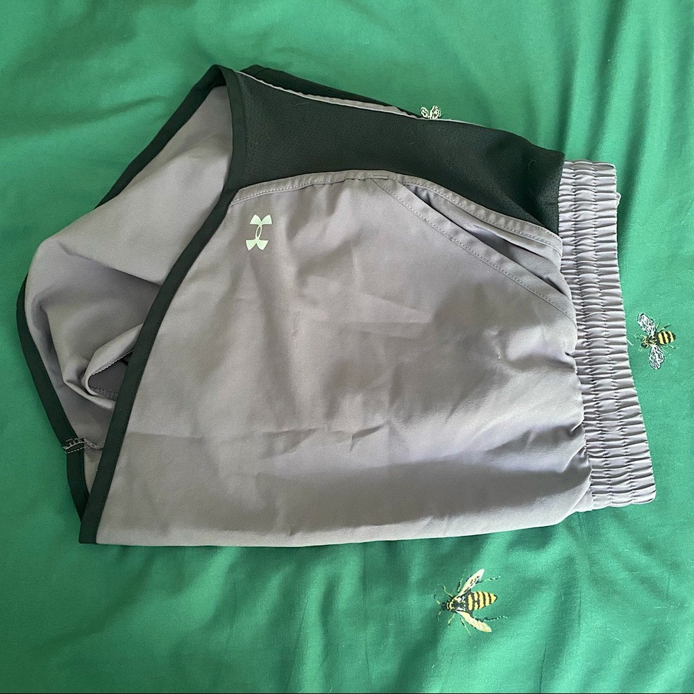 under armour athletic shorts taupe size large